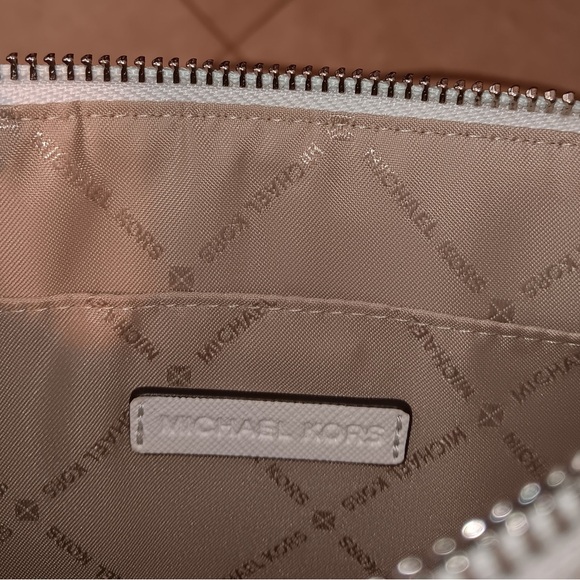 💥NWOT💥 Michael Kors White Studded Wristlet/Clutch. Stunning! 😍 - Picture 3 of 3